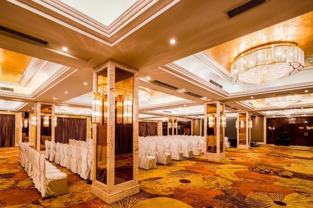 Chengdu Rising Butterfly Hotel Dış mekan fotoğraf